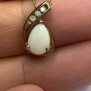 10k Gold White Teardrop Opal & Diamond 💎 Pendant Necklace! Stunning 😍